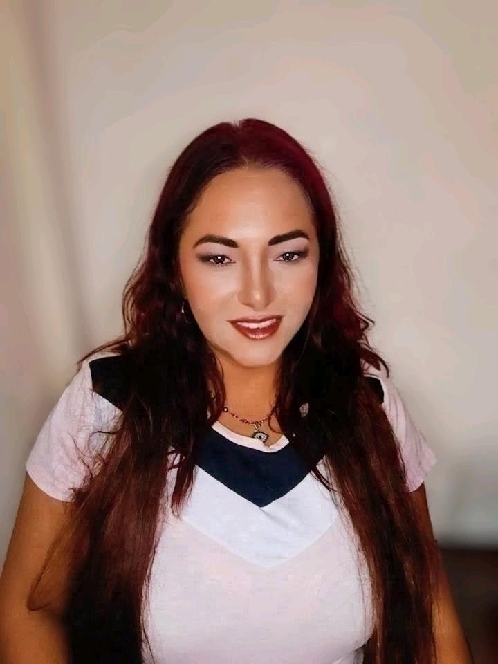 Aura from Venezuela — on camera right now, no app needed to say hello